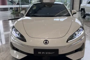 BYD Bawa Lini Mobil Listrik Mewah Denza ke Indonesia Mulai Awal 2025